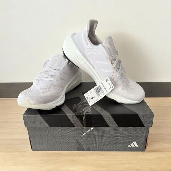 Adidas Ultraboost Light Running Shoes GY9350 Men Size 7 Women Size 8 - Picture 1 of 12
